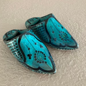 Vintage decoratieve babouches handgemaakte handgeschilderde keramische Marokkaanse schoenvorm muurzakvazen
