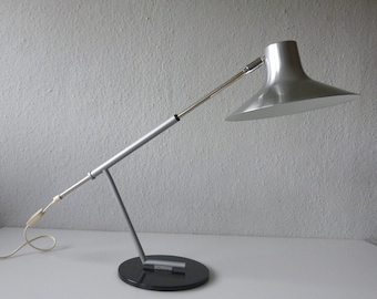 Minimalistische Architektenlampe aus Metall