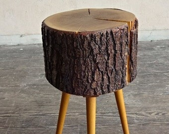 Gran mesa auxiliar con forma de tronco de árbol