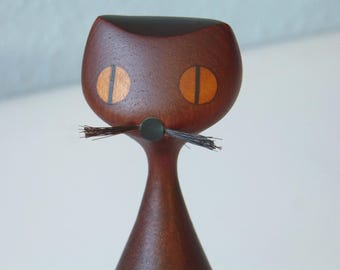 Teak cat figurine from Sveistrup
