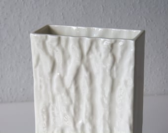 Elegant, flat vase from Sgrafo