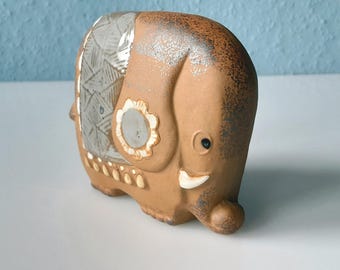Hucha de cerámica con forma de elefante estilizado