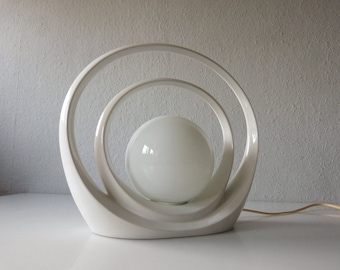 Shapely table lamp made of ceramic