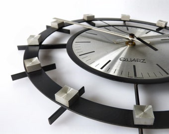 Minimalist wall clock from Peweta