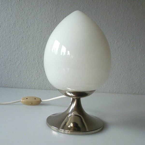 Teardrop-shaped bedside lamp
