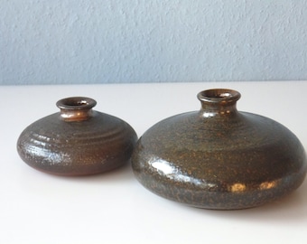 Cerámica de estudio con forma de ovni, bellamente diseñada por Fritz Cleve.
