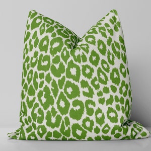 Iconic Leopard Indoor/ Outdoor Pillow Cover/ Green