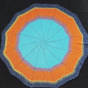 Round Baby Blanket - Cuddly Blanket - Crawlblanket - Handmade Unique