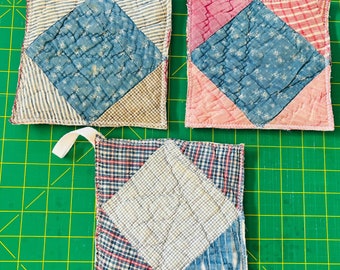 Quilted potholders, vintage quilt, upcycled quilts, potholders, handmade gifts, shabby chic, handmade potholders