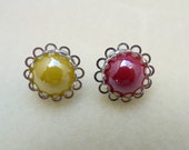 Broochpin yellow or red