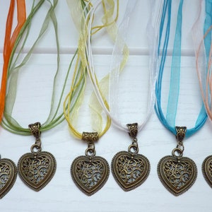Dirndlkette mit bronzenem Herz - verschiedene Farben