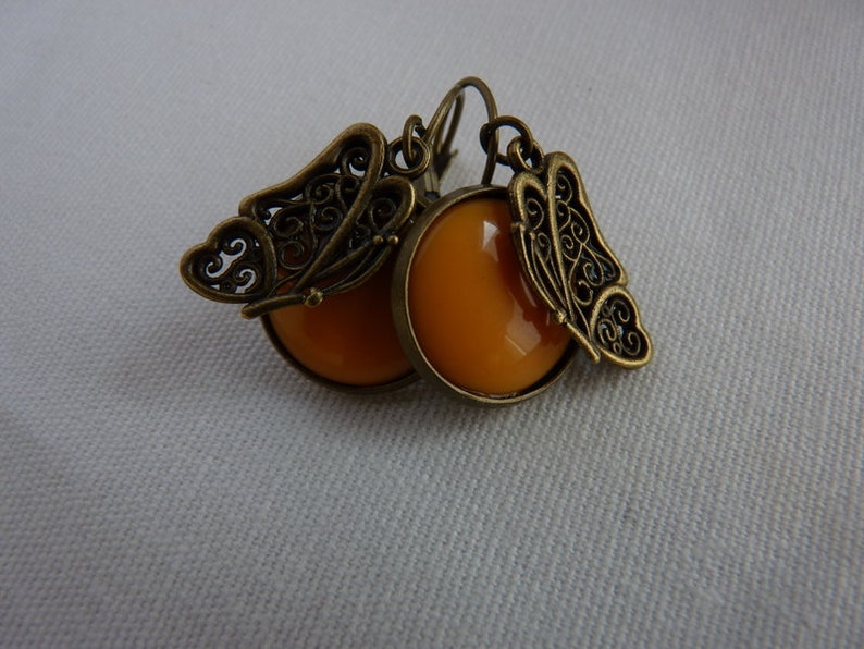 Ohrhänger orange mit Schmetterling Bild 2