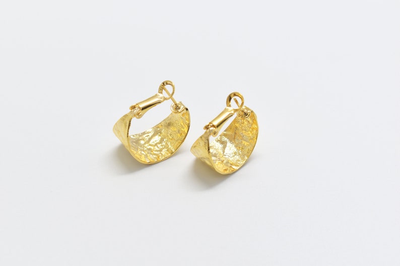 Earrings, ESW-57G, 2pcs, Hammered earrings, 16K shiny gold plated brass, Outer 20mm, 1mm thick, Nickel free plating 画像 5