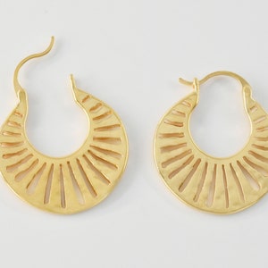 Hammered Ear Hoops, ESW-106G, 2pcs, 16K shiny gold plated brass, Outer 25mm, Nickel free image 2