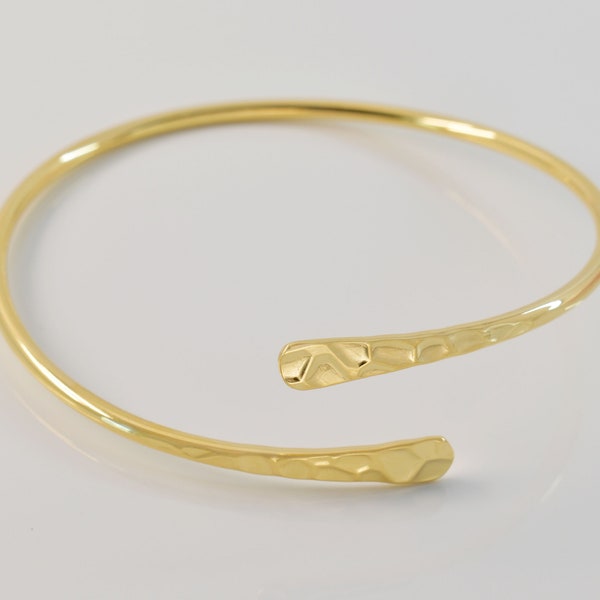 Hammered bracelet, BI-24G, 1pc, 16K shiny gold plated brass, Inner 65mm, 2.5mm thick, Adjustable bracelet, Enhance gold plating