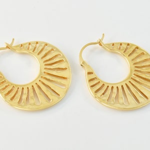 Hammered Ear Hoops, ESW-106G, 2pcs, 16K shiny gold plated brass, Outer 25mm, Nickel free image 3