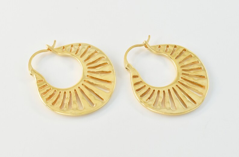 Hammered Ear Hoops, ESW-106G, 2pcs, 16K shiny gold plated brass, Outer 25mm, Nickel free image 3