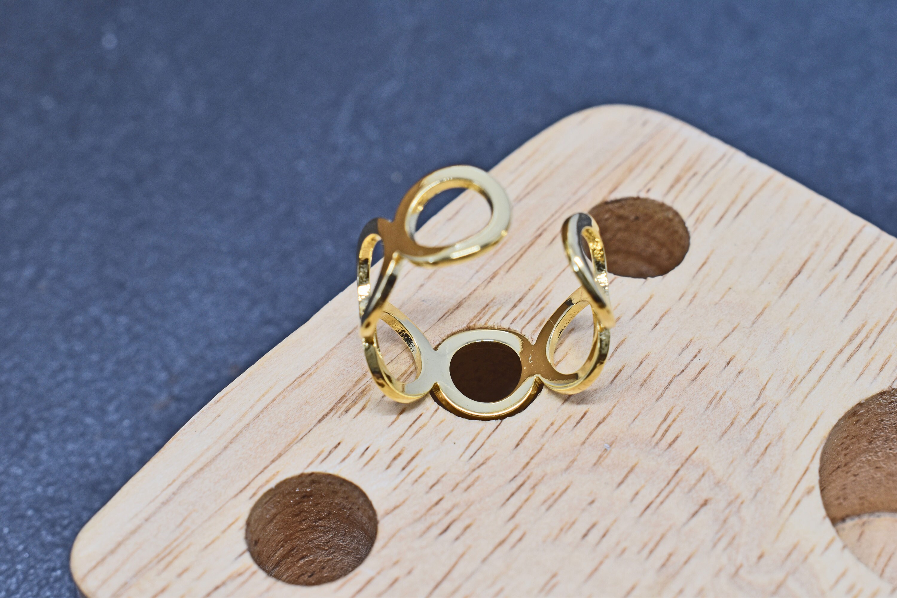 Ring, RI06G, 1pc, 16K Shiny Gold Plated Brass, Doughnut Ring, 9mm Wide