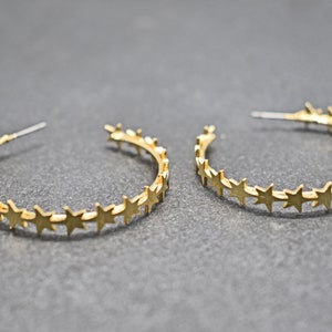 Star earrings[medium], EK-03G, 2pcs, 16K shiny gold plated brass, Star 6mm, Outer 41mm, Nickel free plating (Palladium), Satin