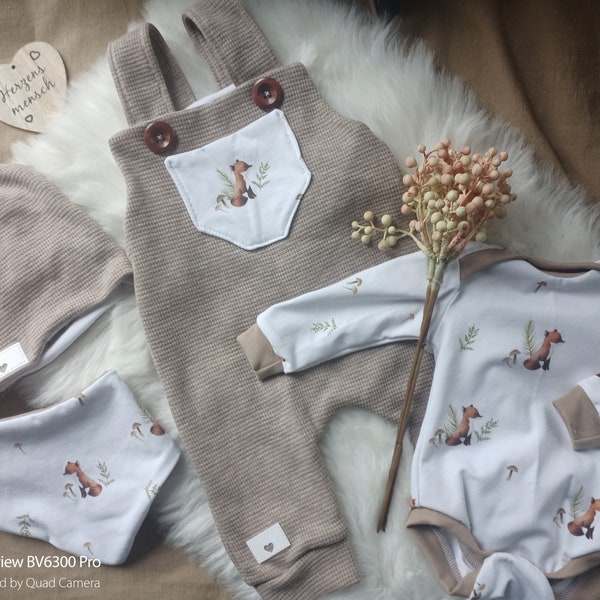 Fuchs Latzhose auch im Set/ erstlingsset babyset mit Beaniemütze und Wendehalstuch oder Body oder Komplettset Größe 44 - 92