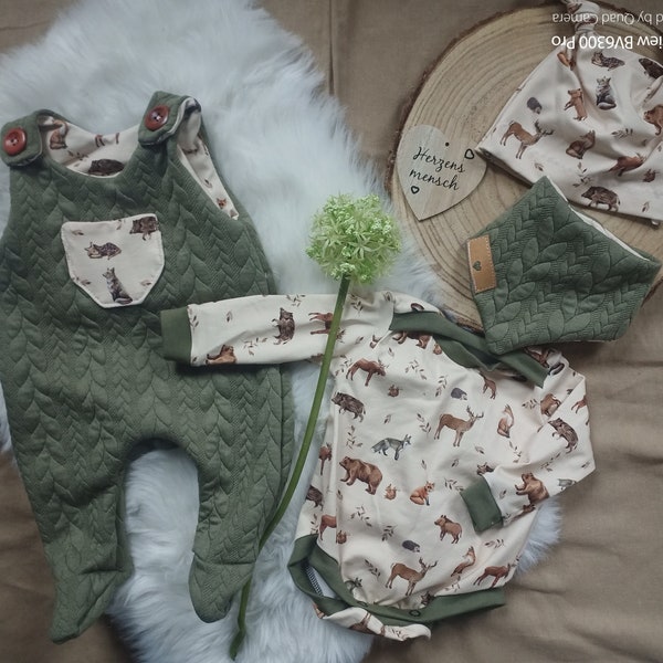 Strampler mit Fuß Zopfmuster Waldbewohner auch im Set Erstlingsset Babyset mit Body, Knotenmütze und Wendehalstuch Gr.44-92