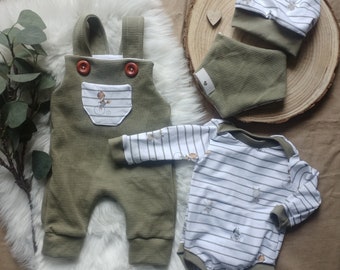 Eerste set/babyset vossengestreepte tuinbroek ook in set met muts met omslag en omkeerbare sjaal of bodysuit of complete set maat 44 t/m 92