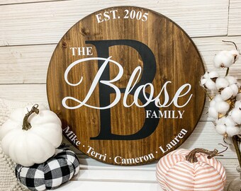 Family name wood sign/Round wood sign/Last initial family sign/Wedding gift/Mother's Day gift