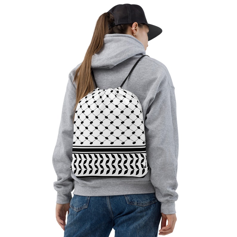Palestinian Kufiya Drawstring bag, everyday bag, drawstring closure, traditional Palestinian pattern