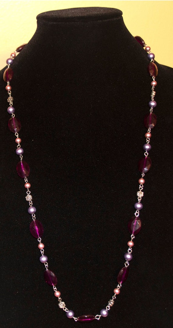 Vintage plastic beaded necklace - image 2