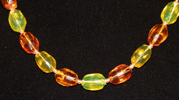 Vintage plastic beaded necklace - image 3