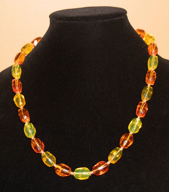 Vintage plastic beaded necklace - image 2