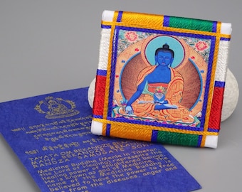Amulette Bouddhiste Protection Sungkhors- Butti Bouddha de Médecine 5 x 5 cm, Bouddha Bleu ou Bouddha de Médecine (Bhaiṣajyaguru). Fabriqué au Népal