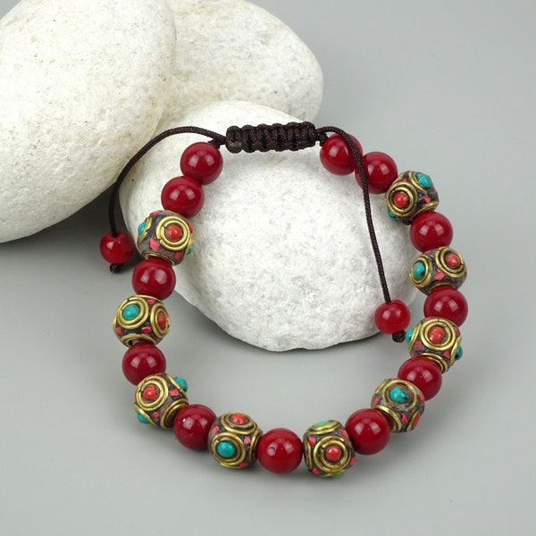 Bracelets tibétains, bracelets tibétains rouges et perles vintage, bracelets noirs, bracelets porte-bonheur tibétains, bracelets de perles vintage.