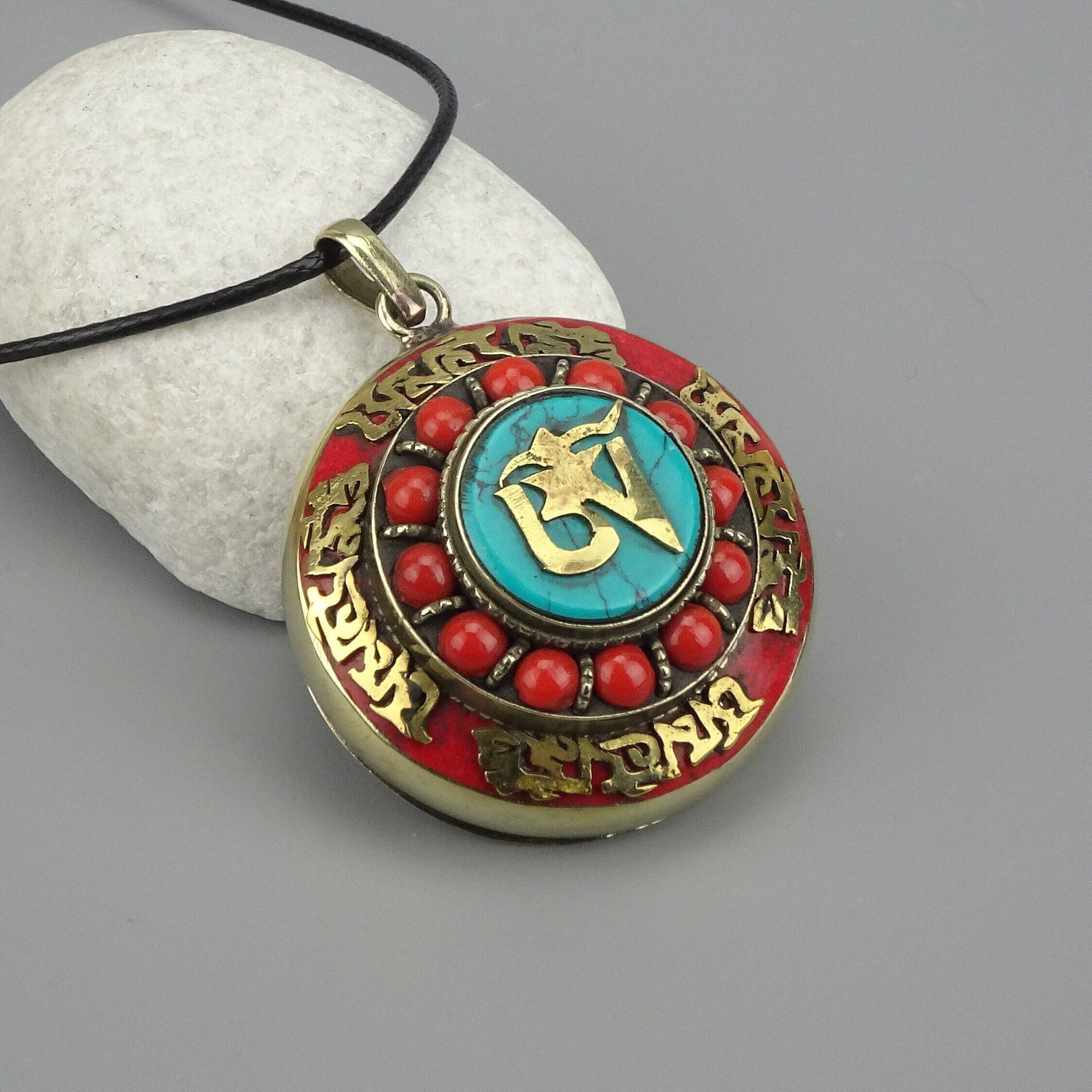 Tibetan Ghau Pendant, Tibetan Reliquary Pendant, Tibetan Jewelry, Pendant with OM and Vajra Mantra, Buddhist prayer box. Mantra OM.