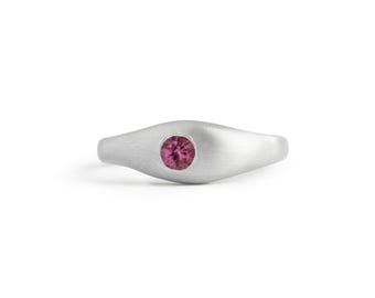 Sierlijke bellenring / sterlingzilver en pruimgranaat
