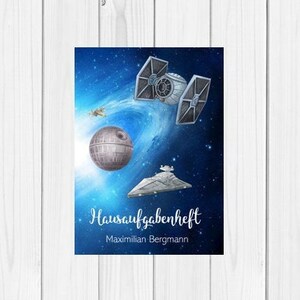 Portada del libro de tareas personalizada "Espacio" que incluye folleto