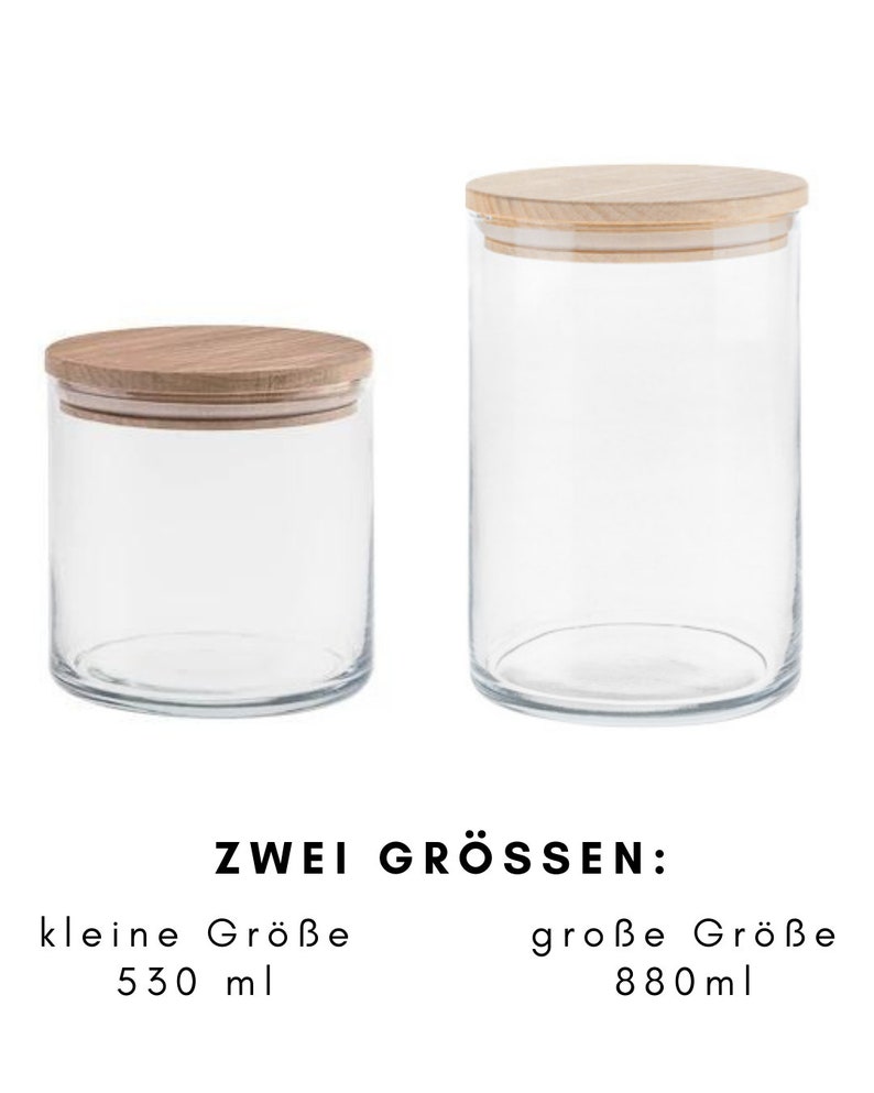 May include: Two clear glass jars with wooden lids. The smaller jar holds 530 ml, and the larger jar holds 880 ml. The text on the image reads "ZWEI GR&Ouml;SSEN: kleine Gr&ouml;&szlig;e 530 ml, gro&szlig;e Gr&ouml;&szlig;e 880 ml."