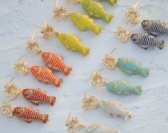Boucles d'oreilles poisson en cristal et fleur or , boucle d'oreille fleur , poisson bleu, vert, orange, blanc, rouge, cadeau personnalisé