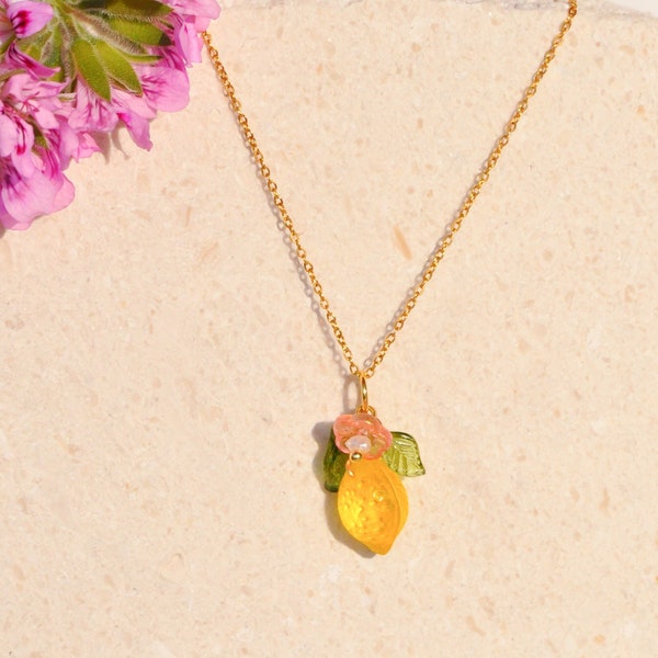 Collier or et citron jaune en cristal, collier lime, collier été, collier fleur , bijou fruit, , cadeau personnalisé, collier AMALFI