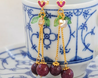 Boucles d'oreilles Amalfi cerise chaîne or, cerise en pierre de grenat, papillon fleur en cristal, boucles cœur, cadeau à personnalisé