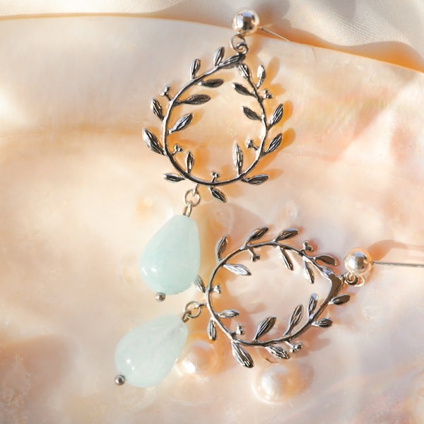 Créoles couronne de feuilles en argent et perle amazonite , bijoux lithothérapie, pierre de naissance,  Boucle d'oreille fiançailles