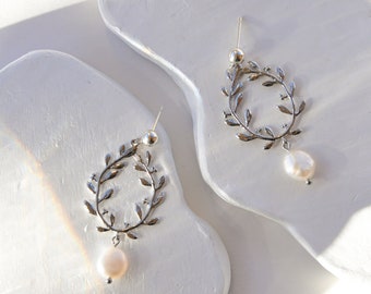 Wedding white fresh water pearl teardrop silver earrings, Silver 925 pearl arrings, hoop teardrop floal earrings, leaf earrings