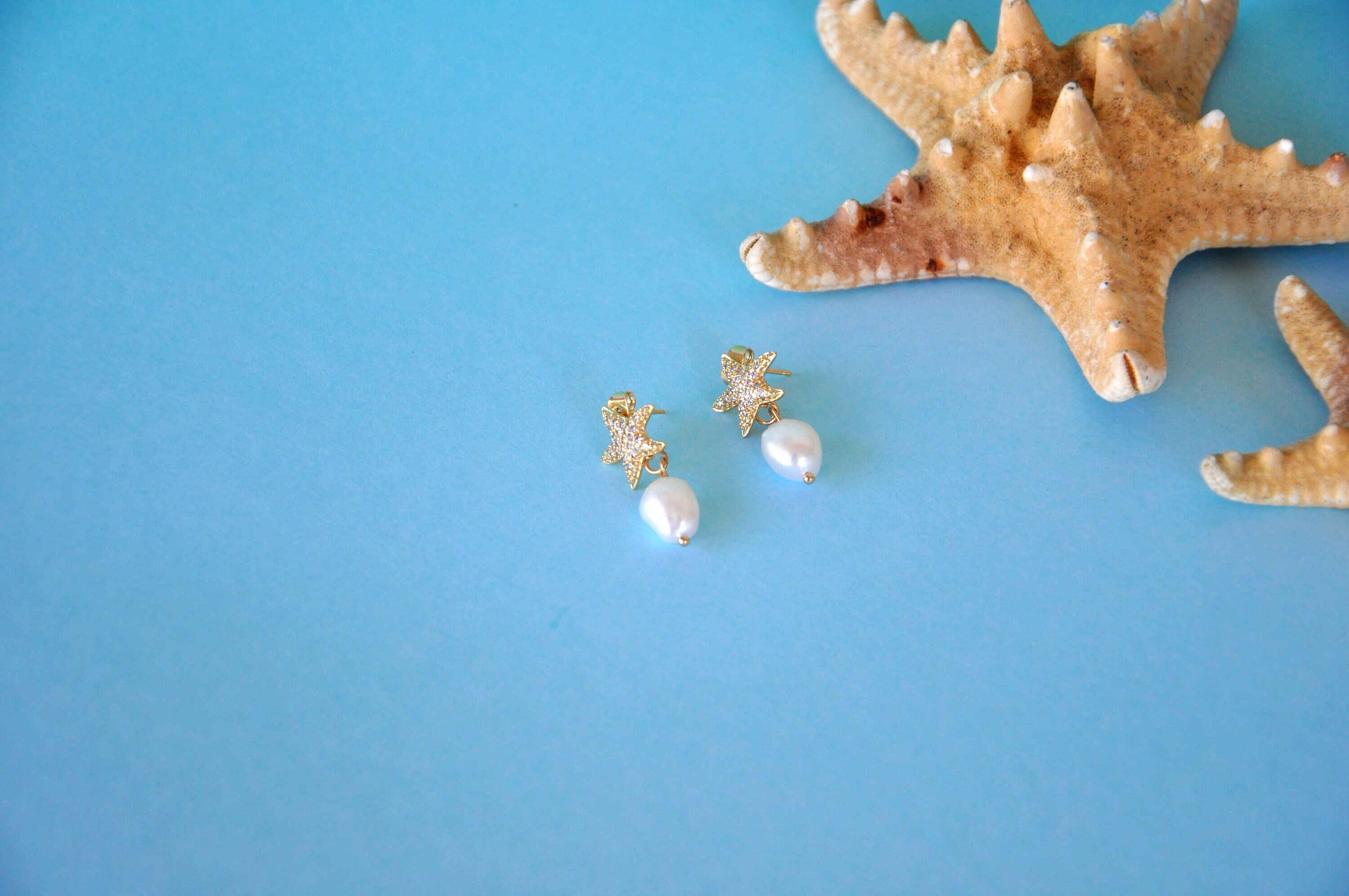 Starfish & Pearl Micro Hoop Pale Gold