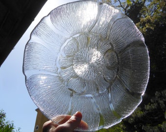 1970s Arcoroc Fleur glass plate 27.5 cm DM