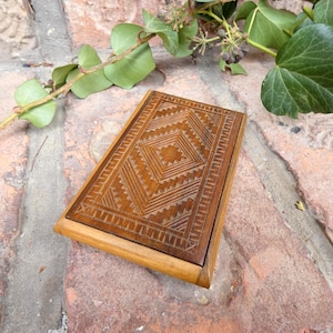 Scatola di legno BOX Porta sigari Porta sigarette Legno massello intagliato Vintage