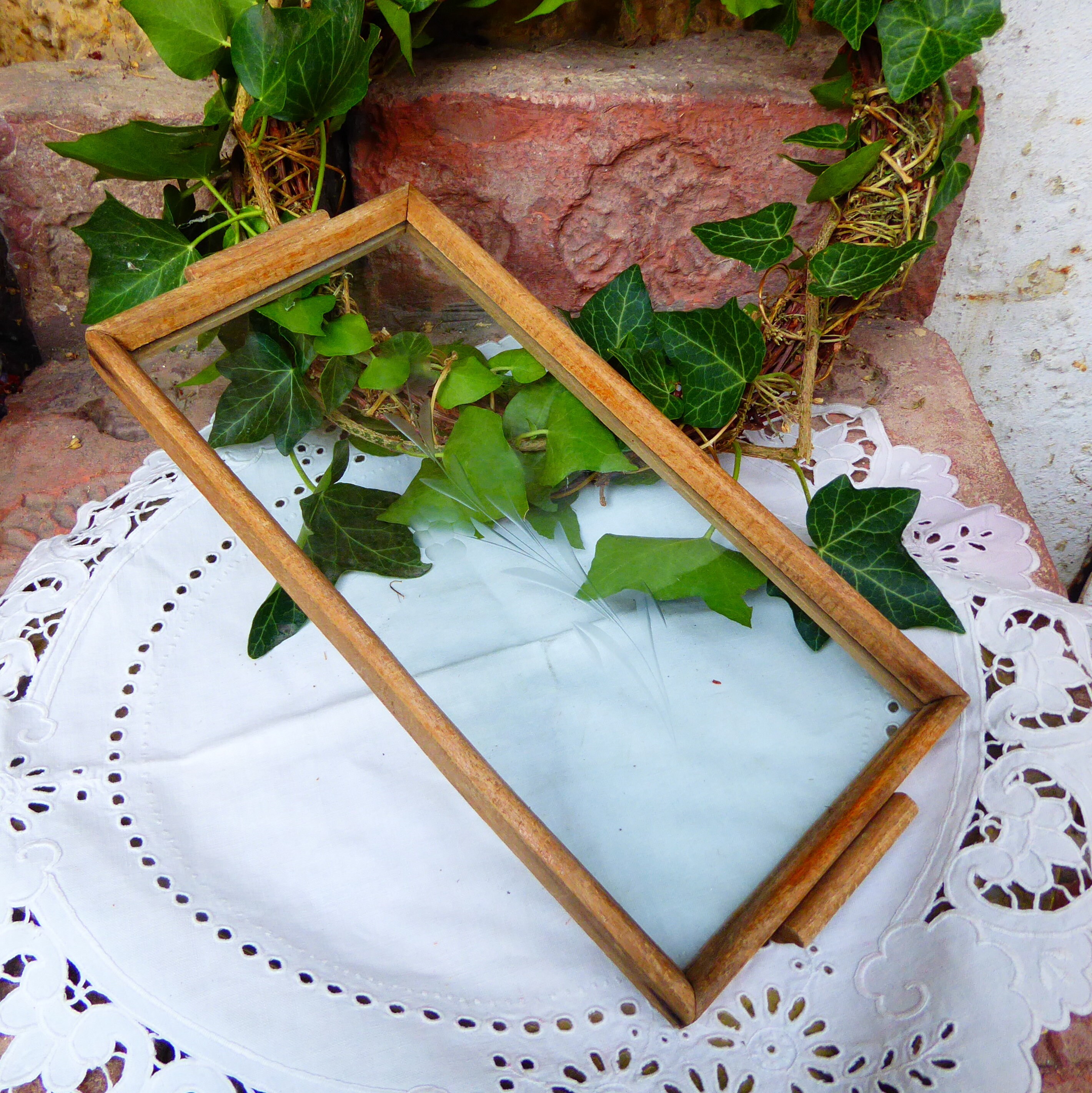 ANCIEN JOLI dessou de plat en verre moulé, art de la table, art déco