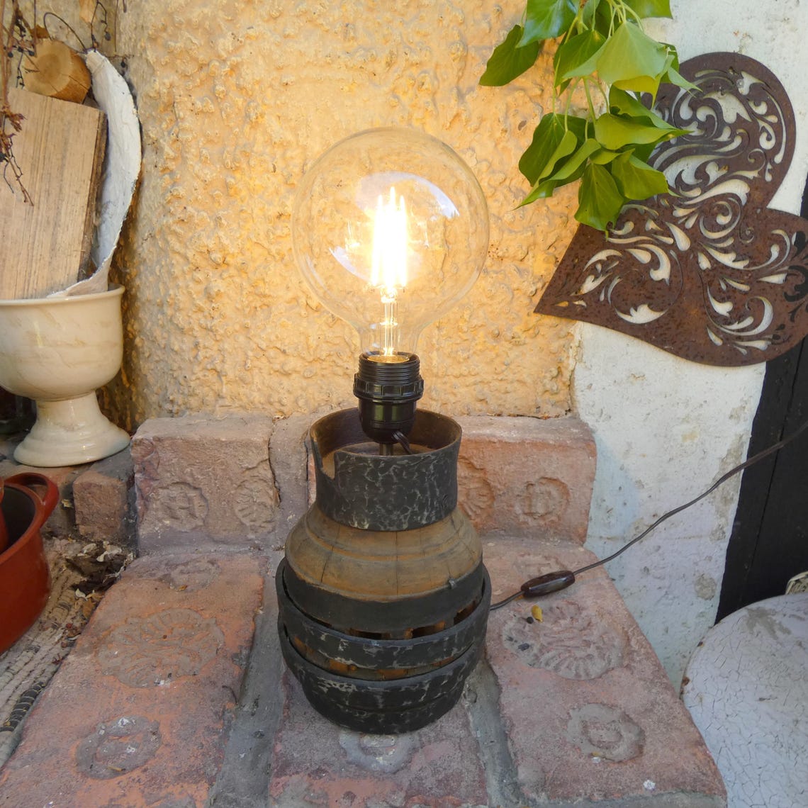 Tischlampe aus alter Radnabe VINTAGE mit/ohne Schirm, foto 1 di 5