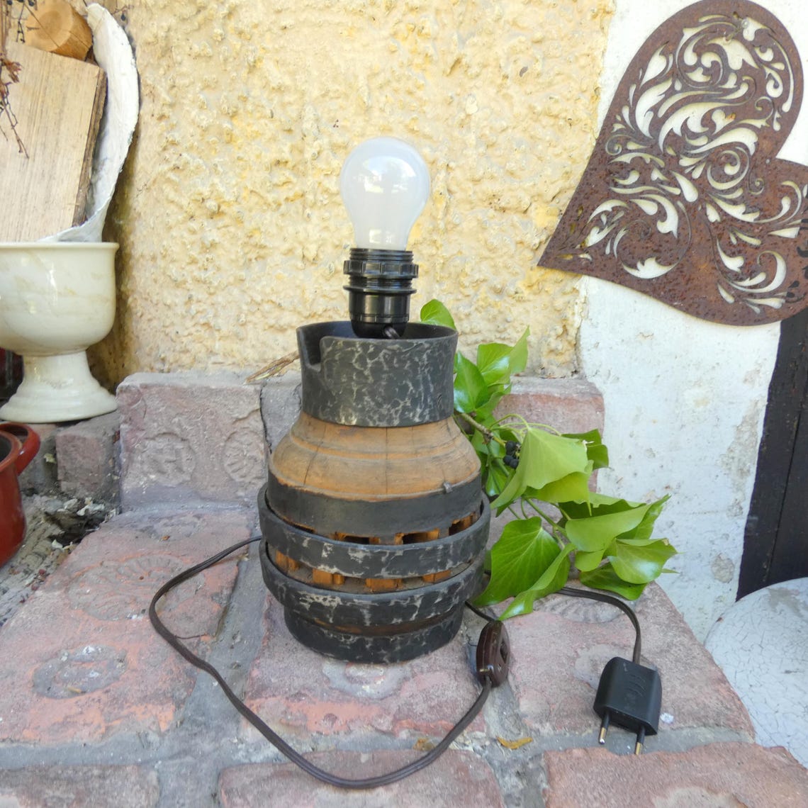Tischlampe aus alter Radnabe VINTAGE mit/ohne Schirm, foto 4 di 5