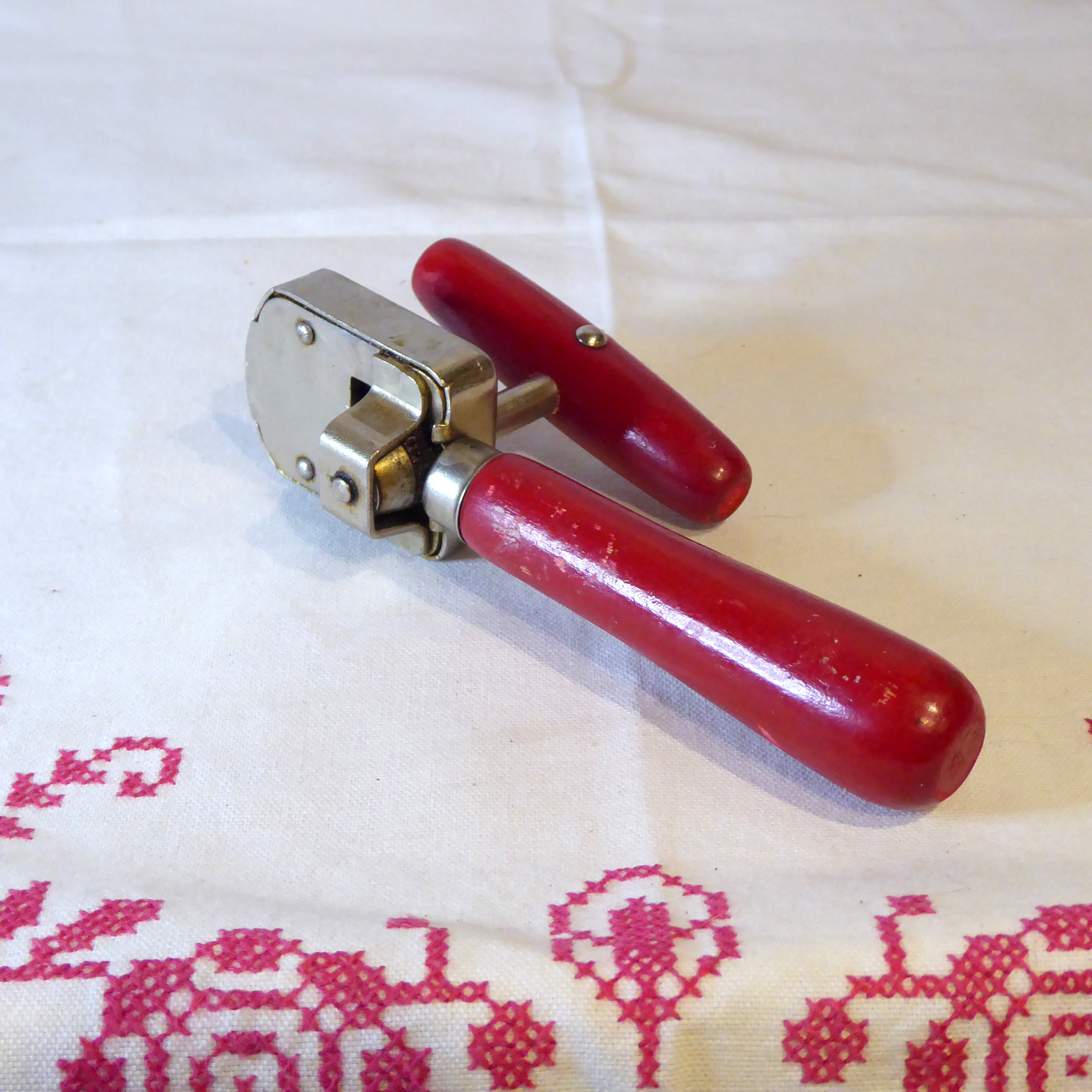 Antique Red Can Opener – Grannies Garage