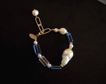 Klobiges Armband aus Barockperlen mit 14-karätigen Goldperlen und recyceltem Glas – handgefertigter Unisex-Schmuck, Geschenk für sie.